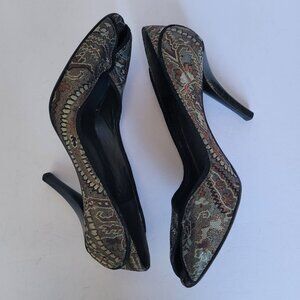 Stuart Weitzman Vintage Printed Peep Toe High Heel Pumps. Size 8M